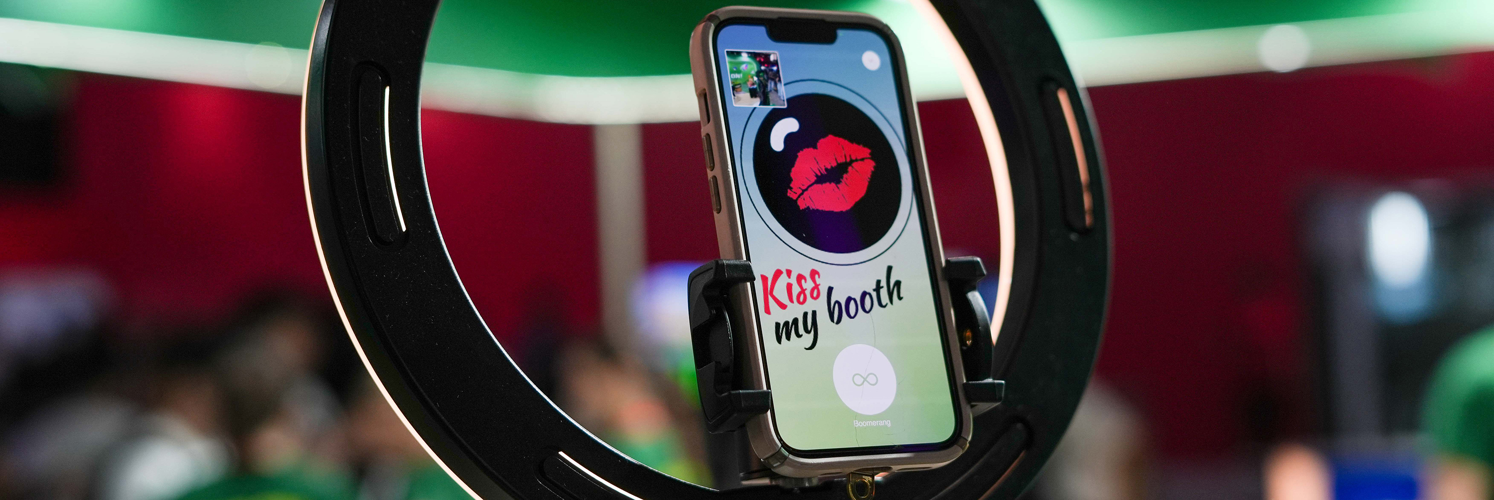 Kissmybooth, Mirror Photobooth